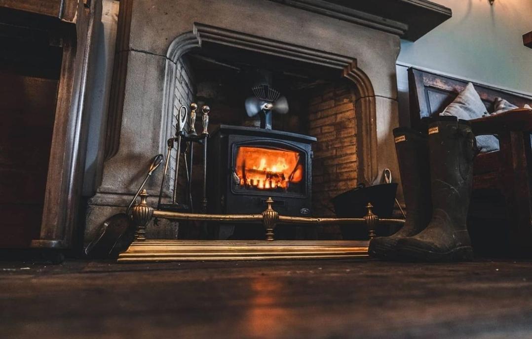 Peak District, The Greyhound Inn, Warslow Circa 1750 外观 照片