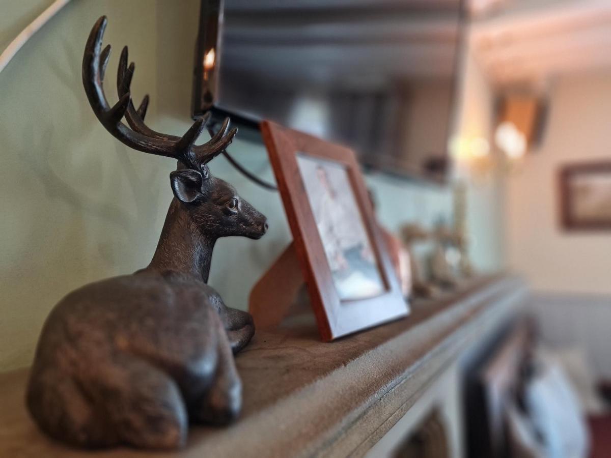 Peak District, The Greyhound Inn, Warslow Circa 1750 外观 照片