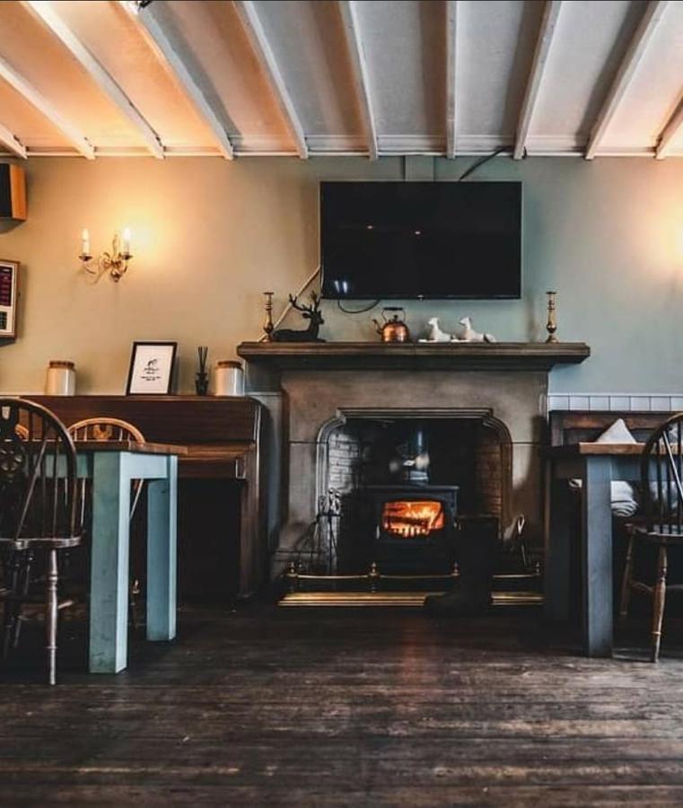Peak District, The Greyhound Inn, Warslow Circa 1750 外观 照片